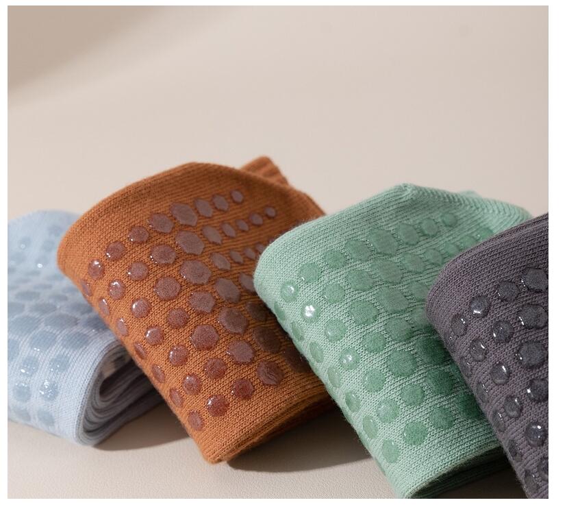 252# AL Middle Length Anti Slip Socks 3pairs/lot
