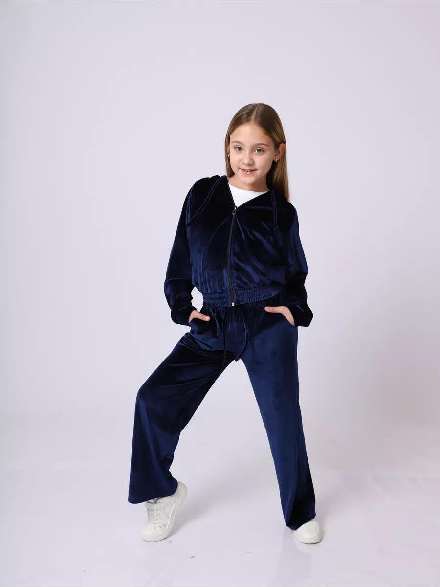 1696# A 3D SIlver Kids Sport Set