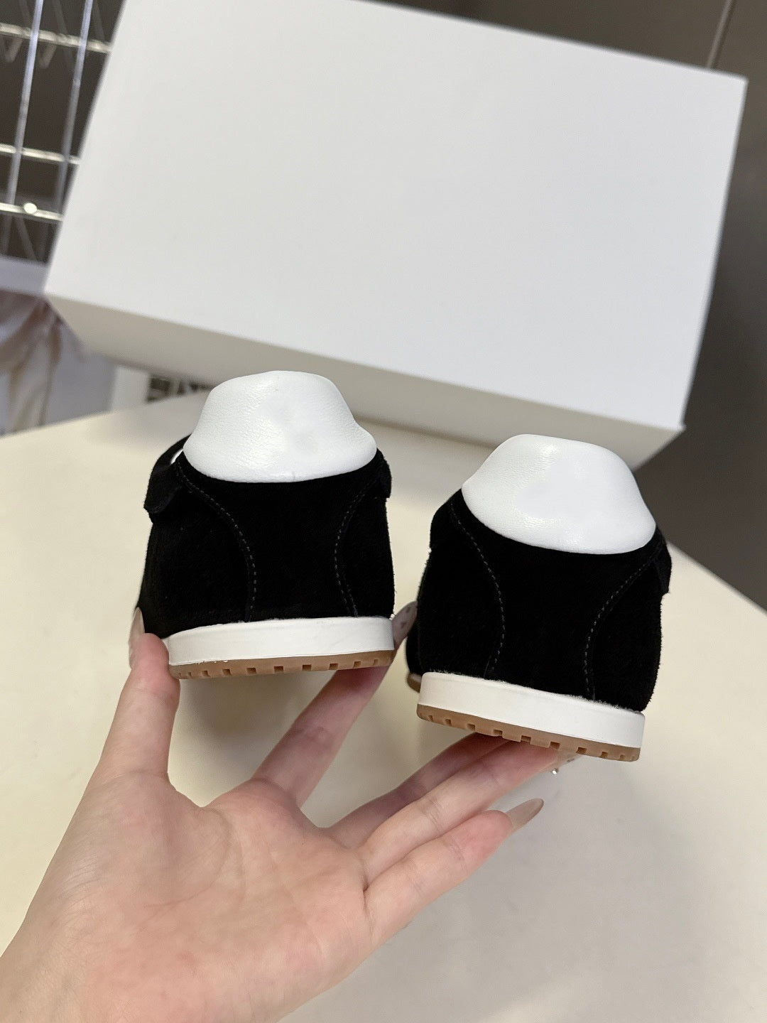 1418# A Unisex Shoes