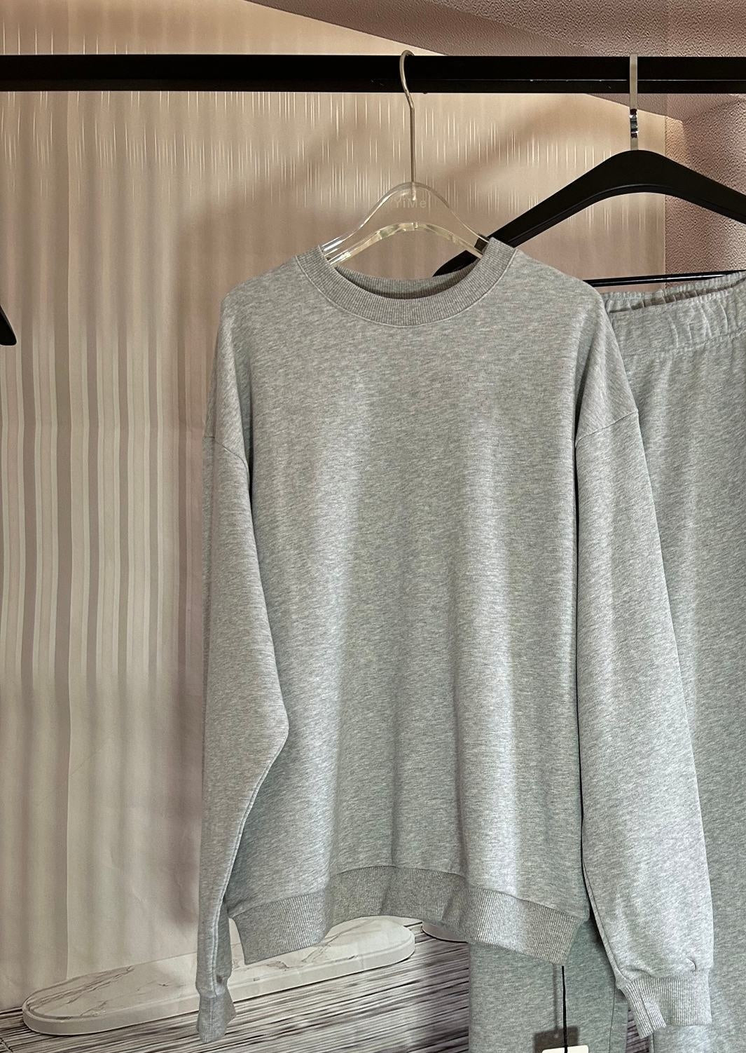 1537# A Women Sport Set