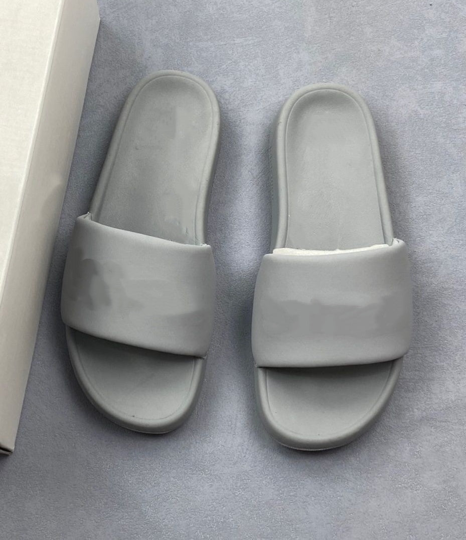L4904# PU Slipper