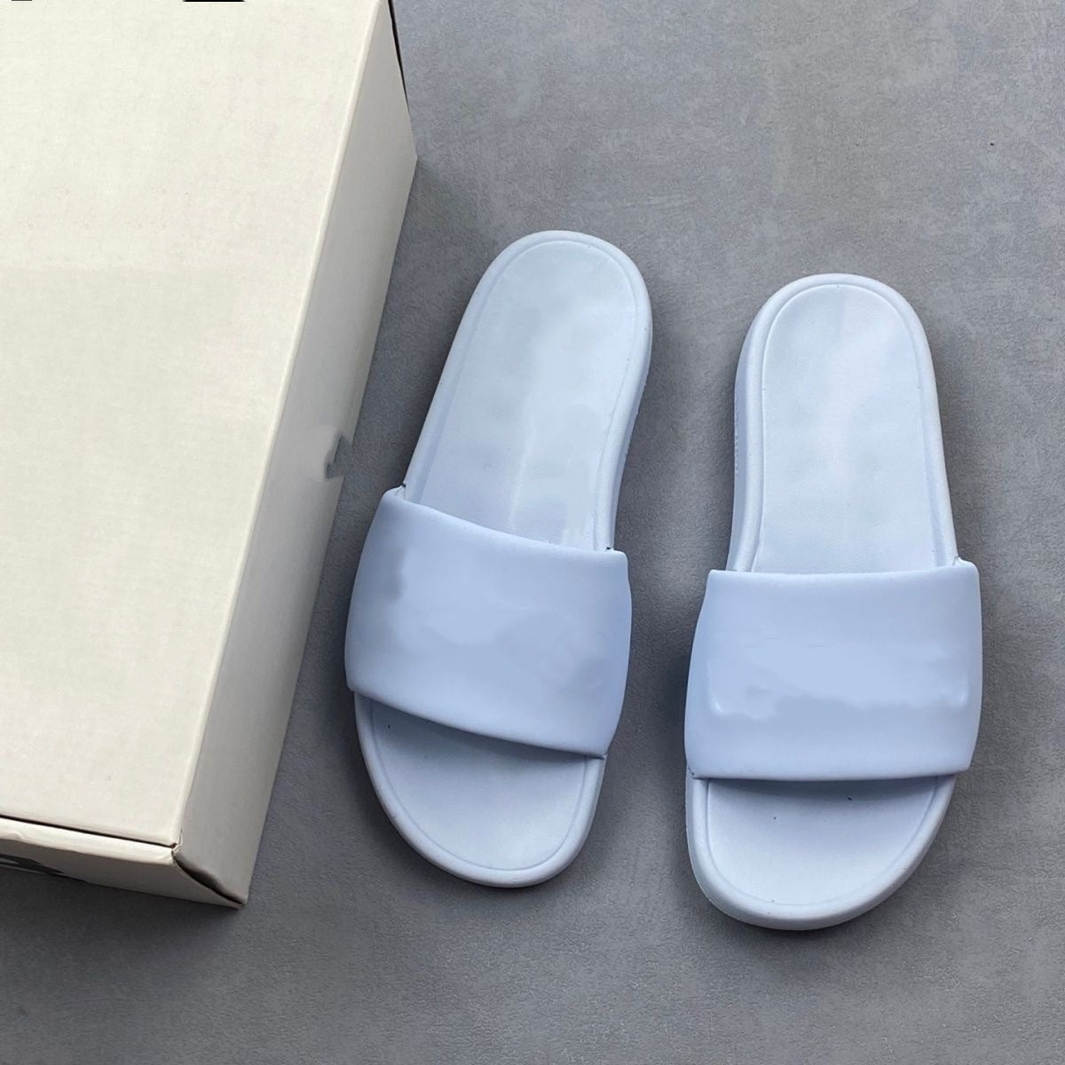 L4904# PU Slipper