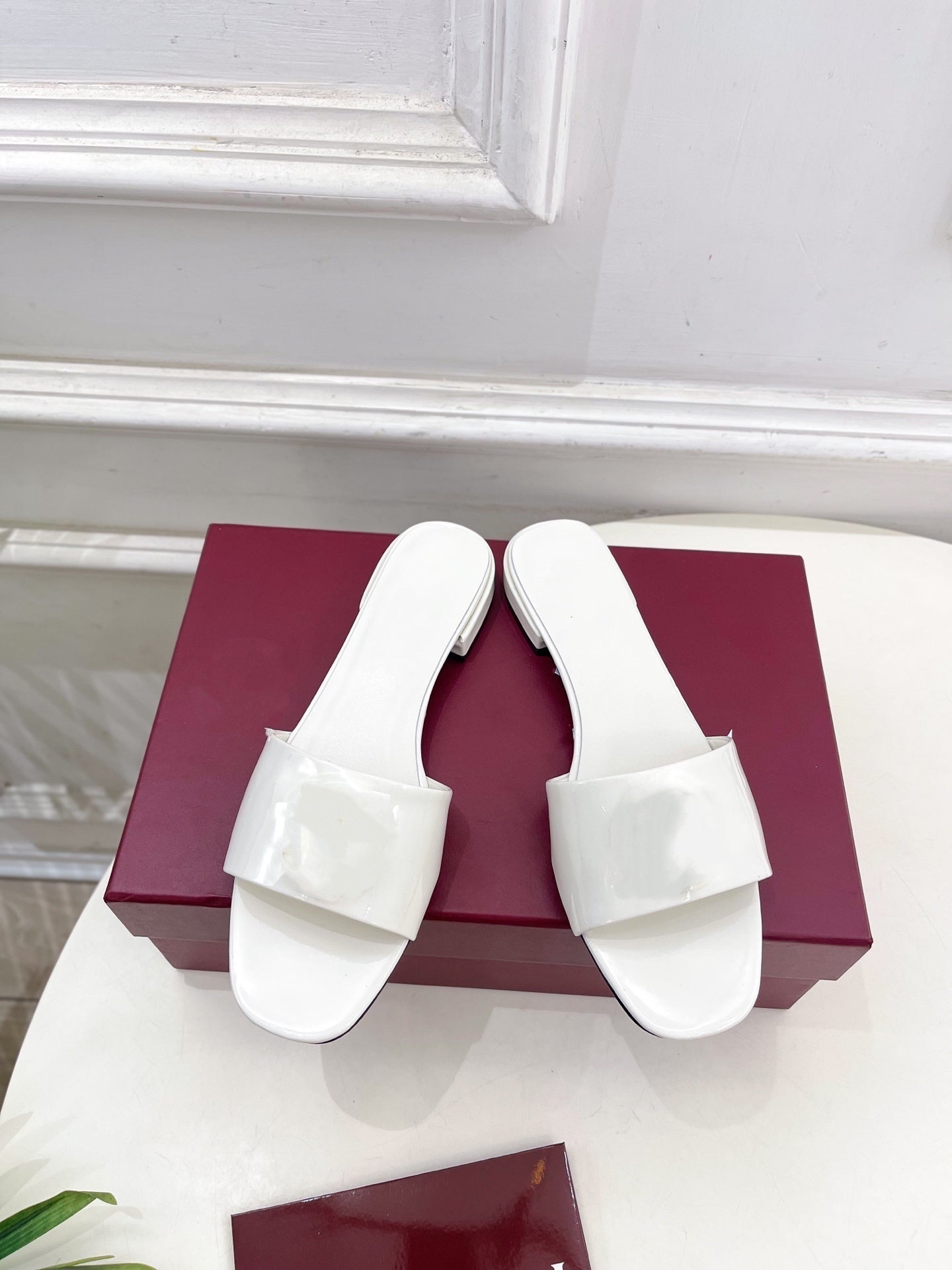 E6465#  Leather Slipper