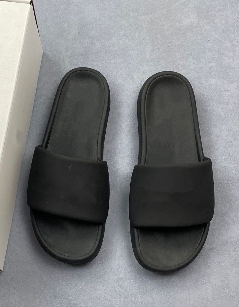 L4904# PU Slipper