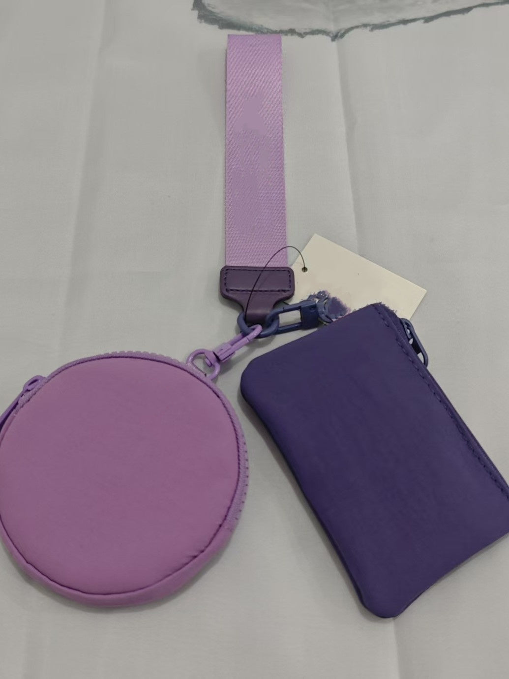 L5236#  Double-Pocket Wrist Bag