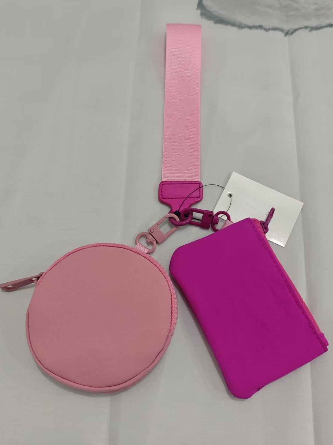 L5236#  Double-Pocket Wrist Bag