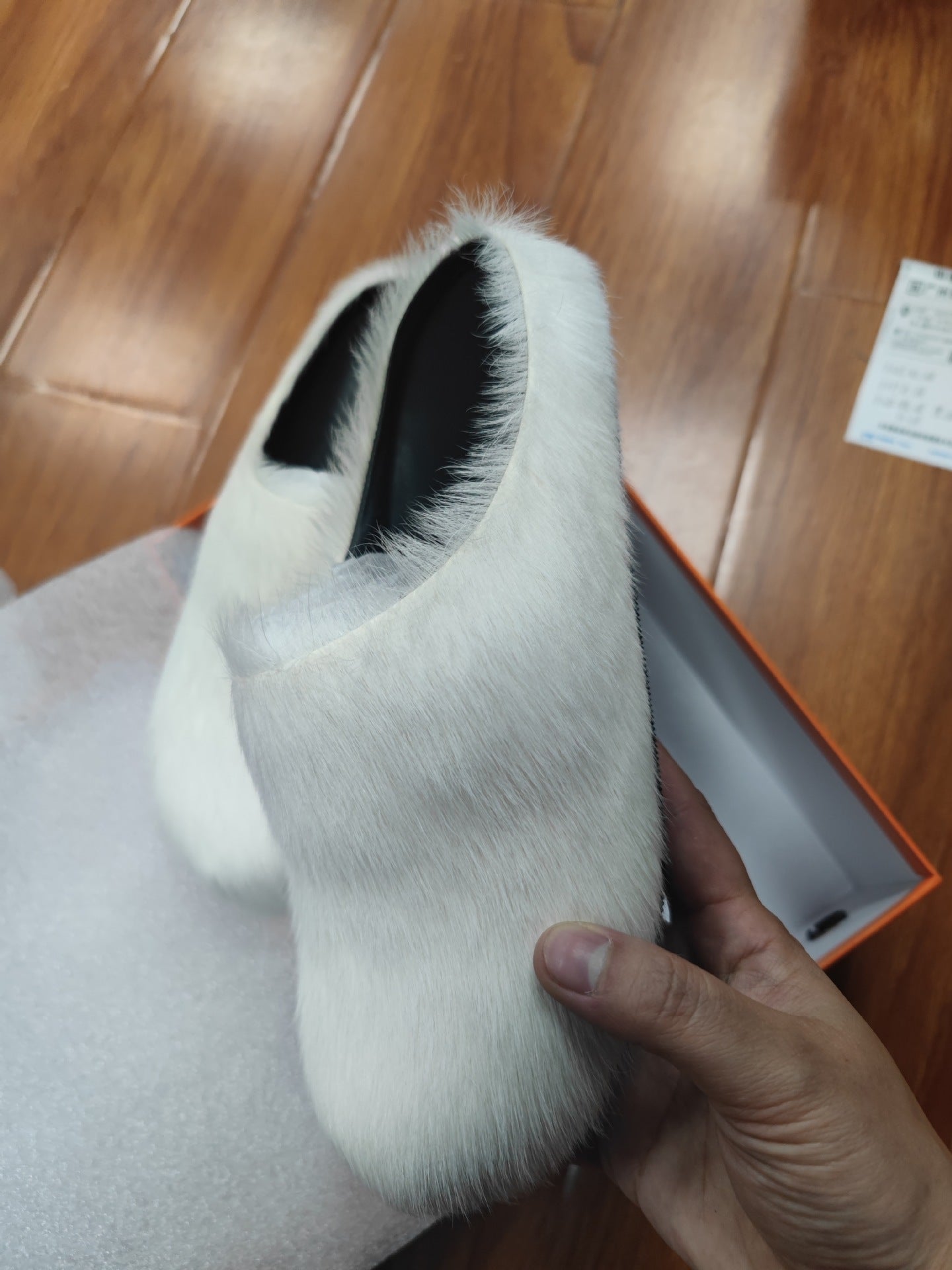 E2827# Lamb Wool Slipper