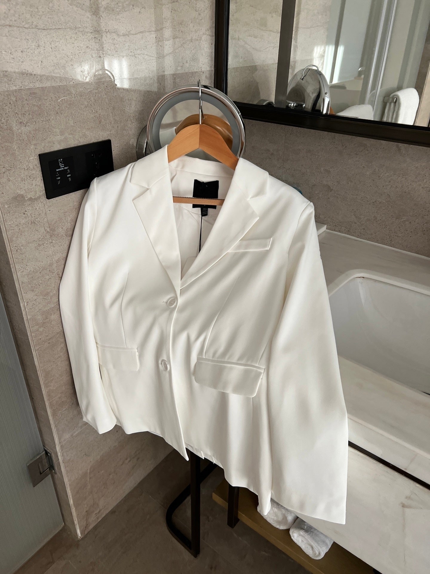 1302# A Women Medium And LAong Suit Jacket